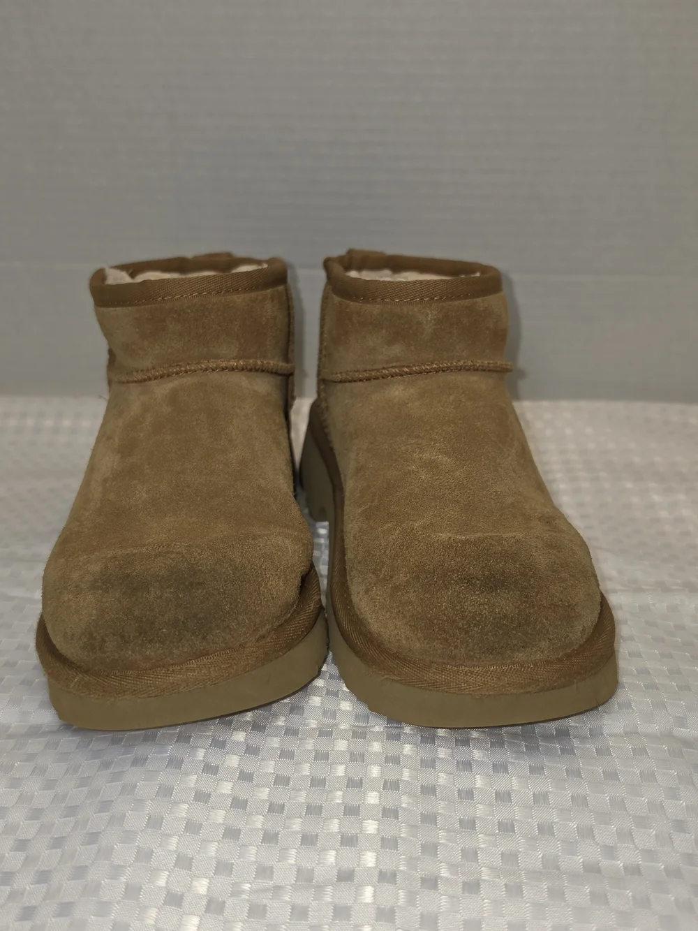 UGG kids Classic Mini Boots Chestnut Brown Size 3